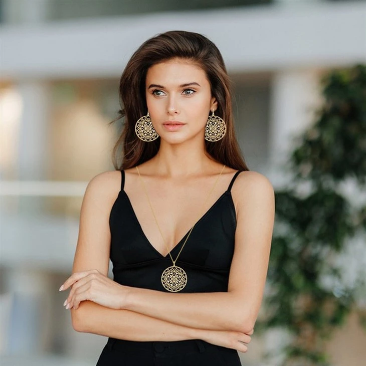 Zircon Filigree Disc Necklace